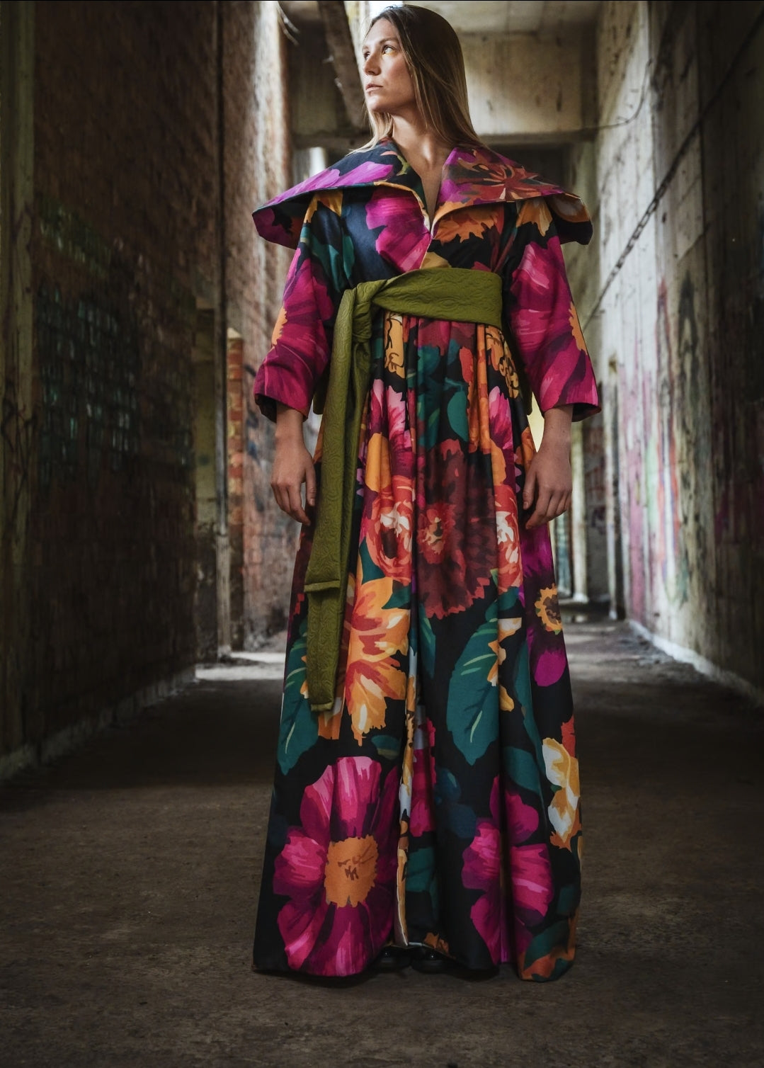 Robe/manteau à fleurs spectaculaire