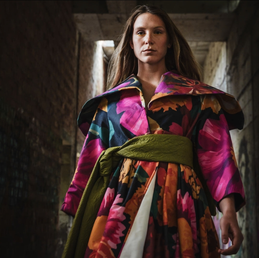 Robe/manteau à fleurs spectaculaire