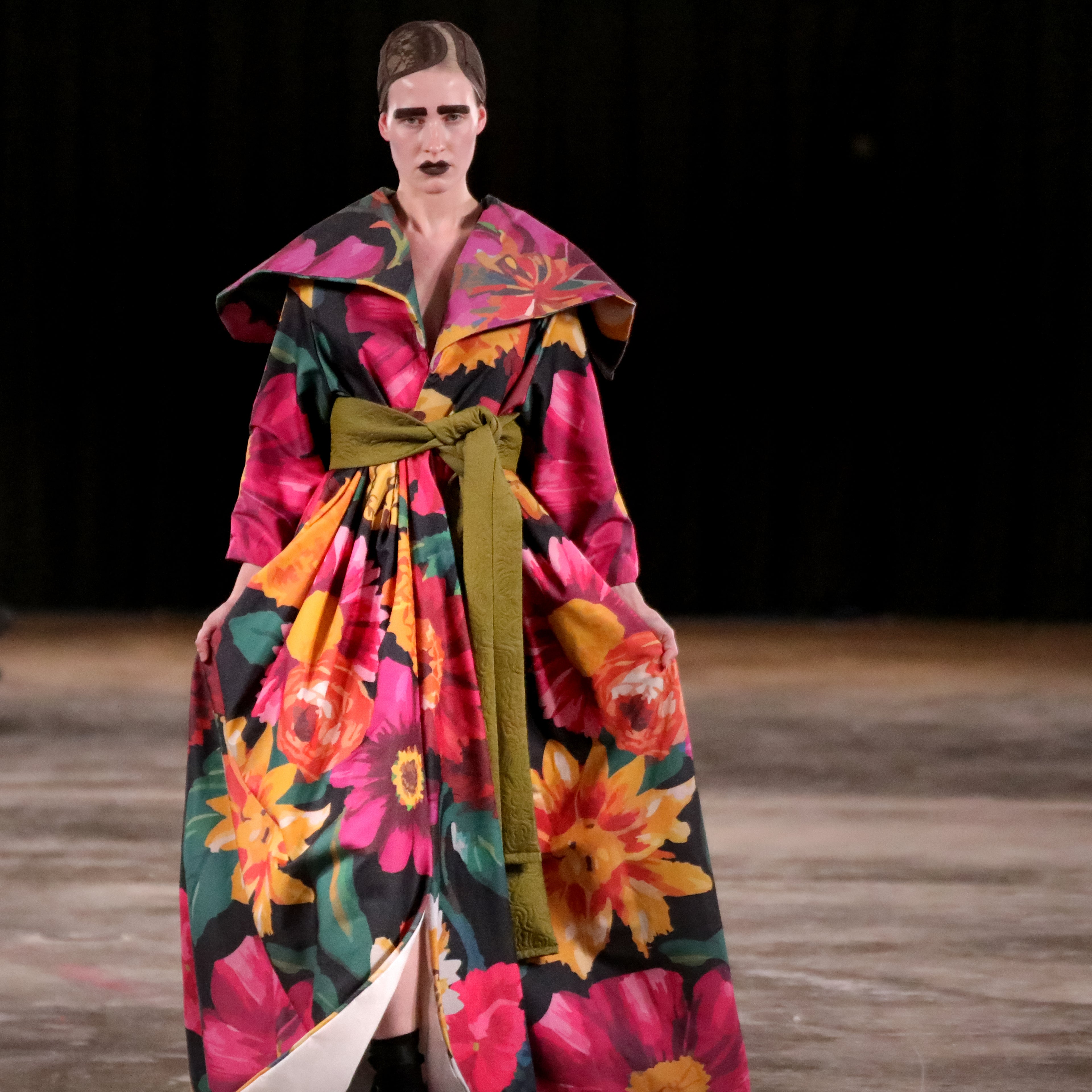 Robe/manteau à fleurs spectaculaire